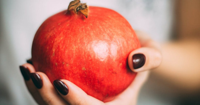  Top  Elixir natural pentru piele: 10 proprietati ale rodiilor despre care nu stiai