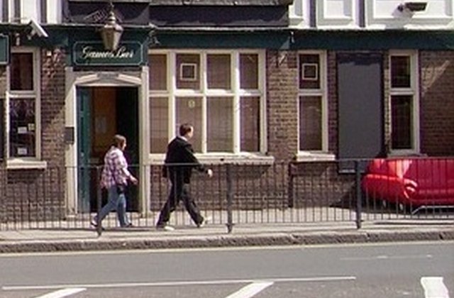 The Sun: Burnt Oak, suburbia londoneza transformata total de imigrantii din Romania