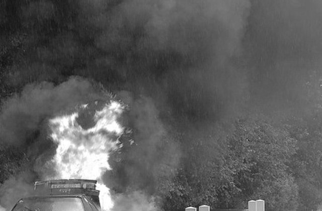 Masina unui jurnalist din Timisoara, incendiata. A fost deschis dosar penal in rem pentru distrugere din culpa