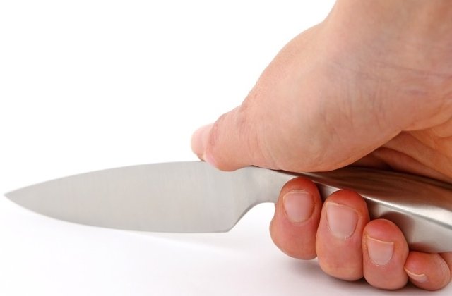 Un barbat de 35 de ani a fost arestat dupa ce a furat un autoturism sub amenintarea cutitului