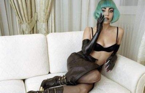  Video  China ii uraste pe Lady Gaga, Beyonce si Backstreet Boys