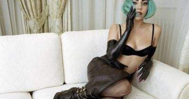  Video  China ii uraste pe Lady Gaga, Beyonce si Backstreet Boys