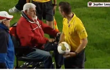  Video  Arbitru atacat de un suporter in scaun cu rotile