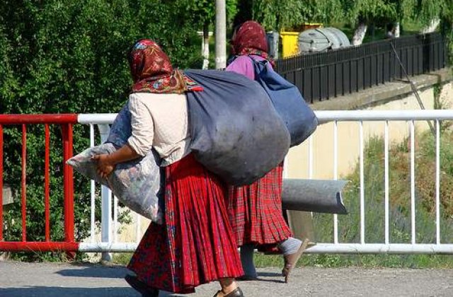 Expulzarile romilor continua `pe la spatele CE`