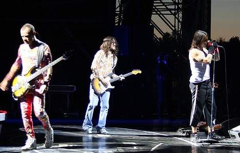  Video  Red Hot Chili Peppers pregateste o revenire in forta