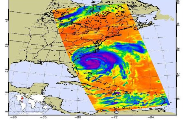 [VIDEO] Stare de urgenta din North Carolina pana in Massachussetts