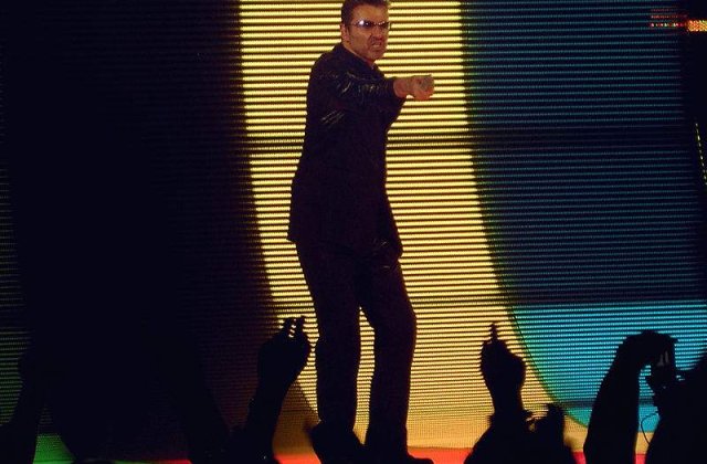 [VIDEO] George Michael a renuntat la droguri si a slabit sapte kilograme