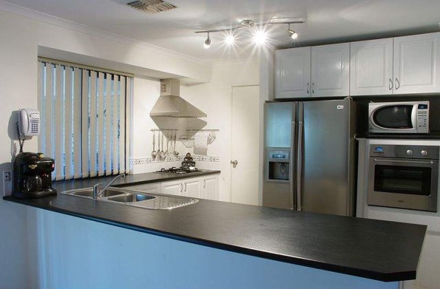 Top 7 lucruri pe care numai bogatii si le permit in Romania