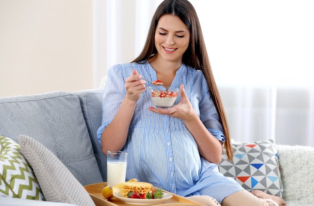 Sfaturile specialistilor: 8 alimente pe care sa nu le consumi cand esti insarcinata