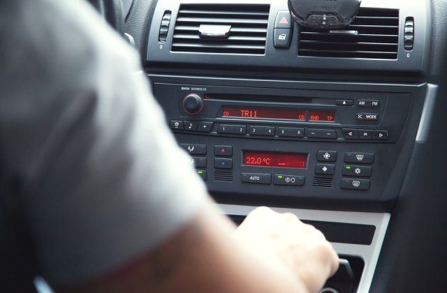 Top 5 greseli la volan care uzeaza inutil masina