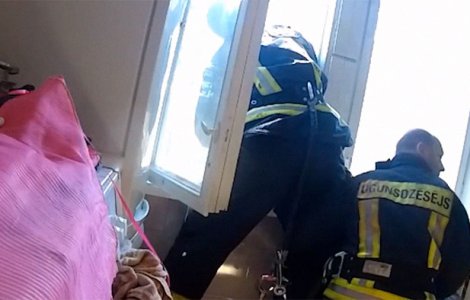 Un pompier salveaza o femeie de la sinucidere: timp uimitor de reactie