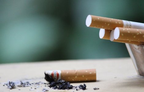 Un barbat din Botosani a fost retinut de politisti dupa ce si-a ars cei doi copii cu tigara