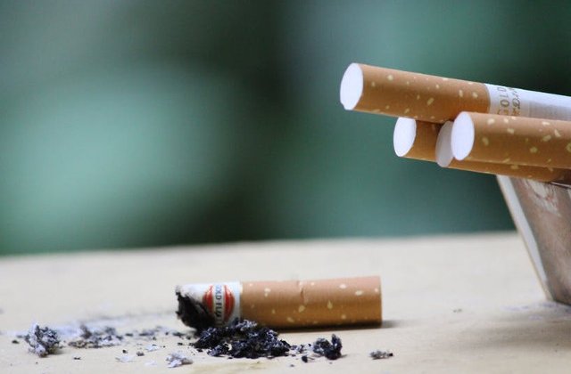 Un barbat din Botosani a fost retinut de politisti dupa ce si-a ars cei doi copii cu tigara