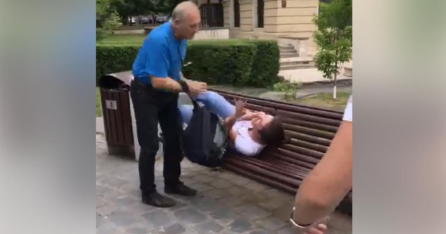Fiica fostului senator de Brasov a fost batuta in plina strada/ VIDEO