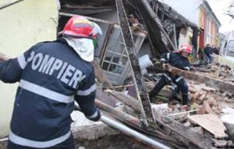 Pompierii, preotii si farmacistii, in topul increderii romanilor