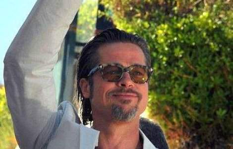 Brad Pitt, erou in presa scotiana