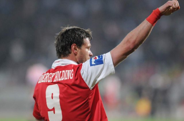 Dinamovistii, blestemati? Vor sa alunge cainii de pe stema clubului