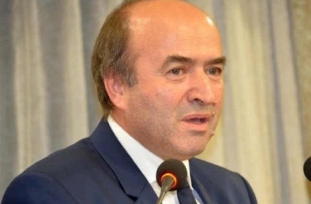 Tudorel Toader: Decizia CCR delimiteaza competentele constitutionale ale presedintelui si ministrului Justitiei