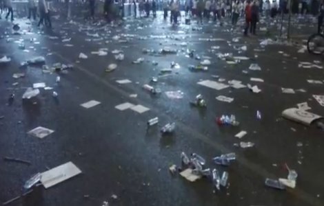 Primaria Capitalei, despre gunoaiele ramase in Piata Victoriei dupa mitingul PSD: Operatorii de salubrizare au intervenit prompt