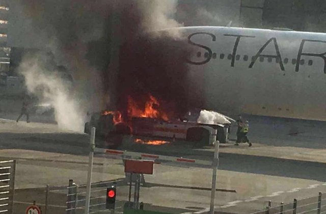 Un avion a luat foc pe aeroportul din Frankfurt