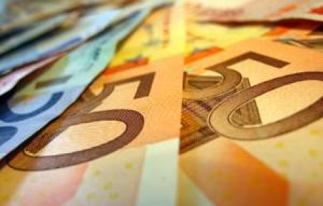 Cazarea parlamentarilor ne costa lunar aproape 400.000 de euro