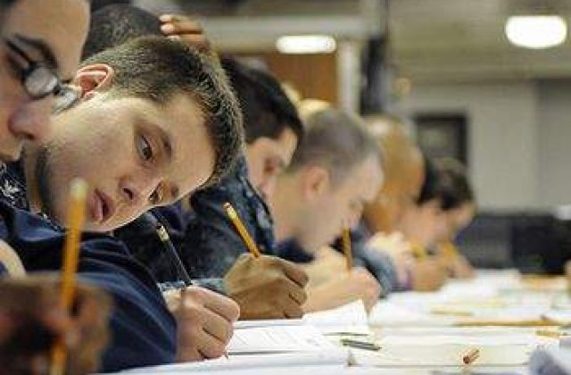 BAC 2011: Zeci de elevi eliminati pentru copiat