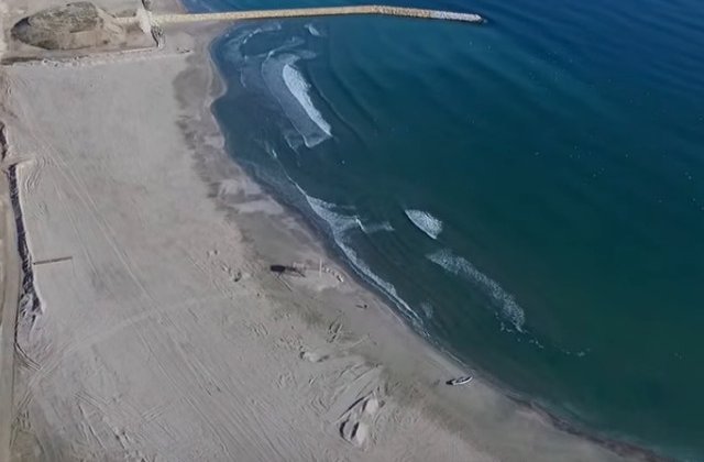 Copil inecat in mare, pe plaja Modern