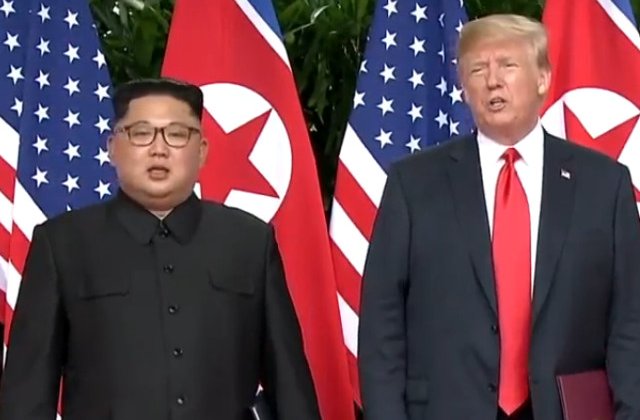 Limbajul corpului Trump-Kim: Amandoi au incercat sa se impuna, dar au dat si semne de anxietate