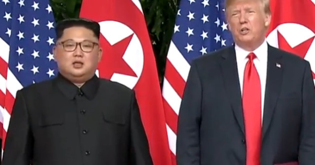 Limbajul corpului Trump-Kim: Amandoi au incercat sa se impuna, dar au dat si semne de anxietate