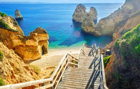 Un turist din cinci isi cumpara sejurul de vara cu ofertele "last minute". Care este destinatia preferata a romanilor