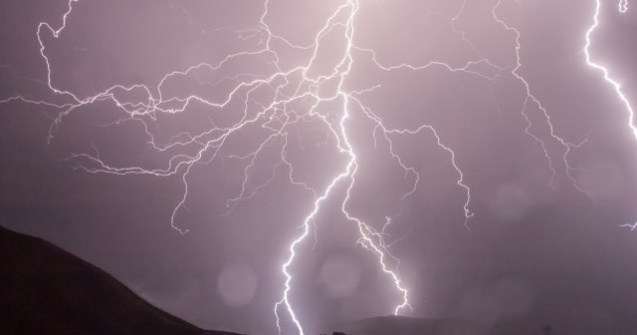 Un barbat din Mehedinti a murit dupa ce a fost lovit de trasnet