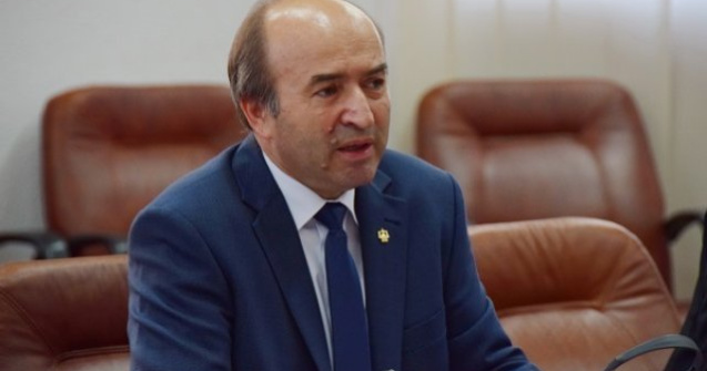 Toader: Un profesor de fizica nu cunoaste notiuni constitutionale, dar presedintele are consilieri