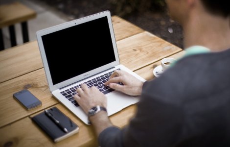 Caldura dispozitivelor electronice poate reduce fertilitatea la barbati cu un procent cuprins intre 25% si 35%