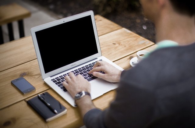 Caldura dispozitivelor electronice poate reduce fertilitatea la barbati cu un procent cuprins intre 25% si 35%