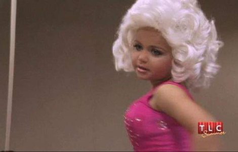  Video  I-a pus sani falsi la patru ani