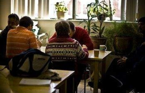Cati romani mananca la cantinele de ajutor social?