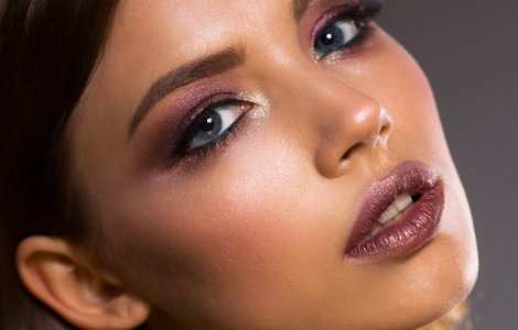  Top  Ajuta la reglarea pH-ului pielii si trateaza acneea. 15+ utilizari ale otetului de mere