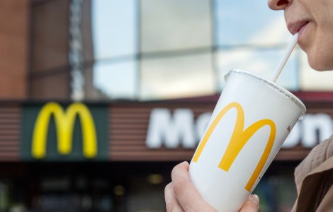 McDonald&#39;s renunta la paiele din plastic in Marea Britanie si Irlanda