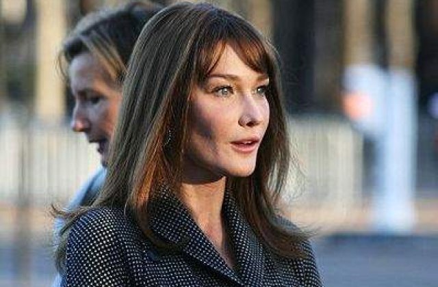 Carla Bruni-Sarkozy, o mamica protectoare