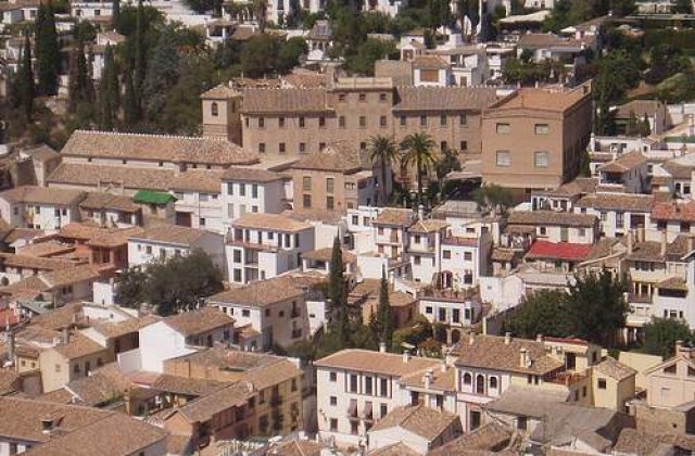 Cum se apara locuitorii unui oras din Spania de... romani?