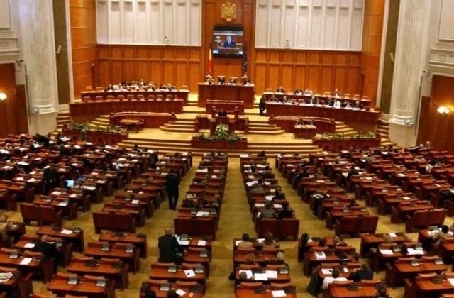 Motiunea de cenzura va fi prezentata luni in plenul Parlamentului