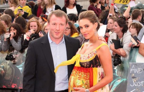 Guy Ritchie a devenit din nou tatic