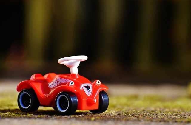 Cum sa faci un copil fericit - ce cadouri sa ii cumperi