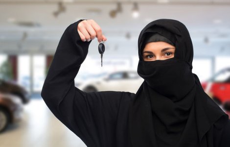 Zi istorica in Arabia Saudita: femeile au primit dreptul de a conduce masini