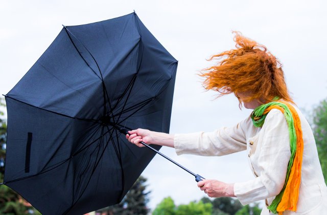 7 sfaturi esentiale pe care sa le urmezi in caz de furtuna