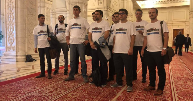 Camera Deputatilor: USR nu poate avea invitati in Parlament. Turistii si invitatii nu au acces pe hol in timpul plenului