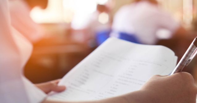 Perle de la BAC 2018. "Arghezi scrie mereu versuri pe pereti, sa nu uite ca este poet"