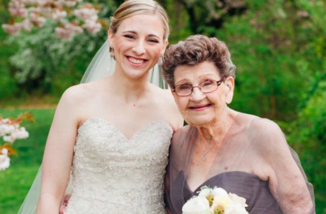Domnisoara de onoare la nunta nepoatei: o bunicuta de 89 de ani cucereste inimi