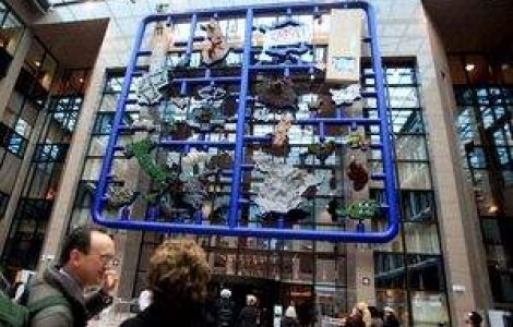 Autorul controversatei 'Entropa' ar putea sa retraga parti din lucrare