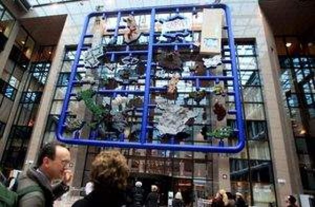 Autorul controversatei 'Entropa' ar putea sa retraga parti din lucrare